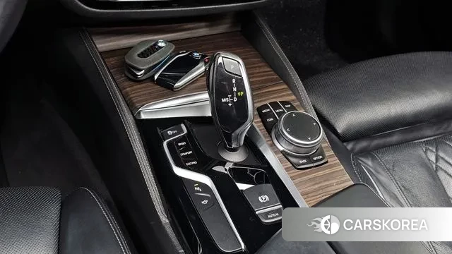 BMW 5 Series (G30) id 3558043 из Кореи 19