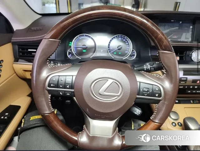 Lexus New ES300h id 3773258 из Кореи 13