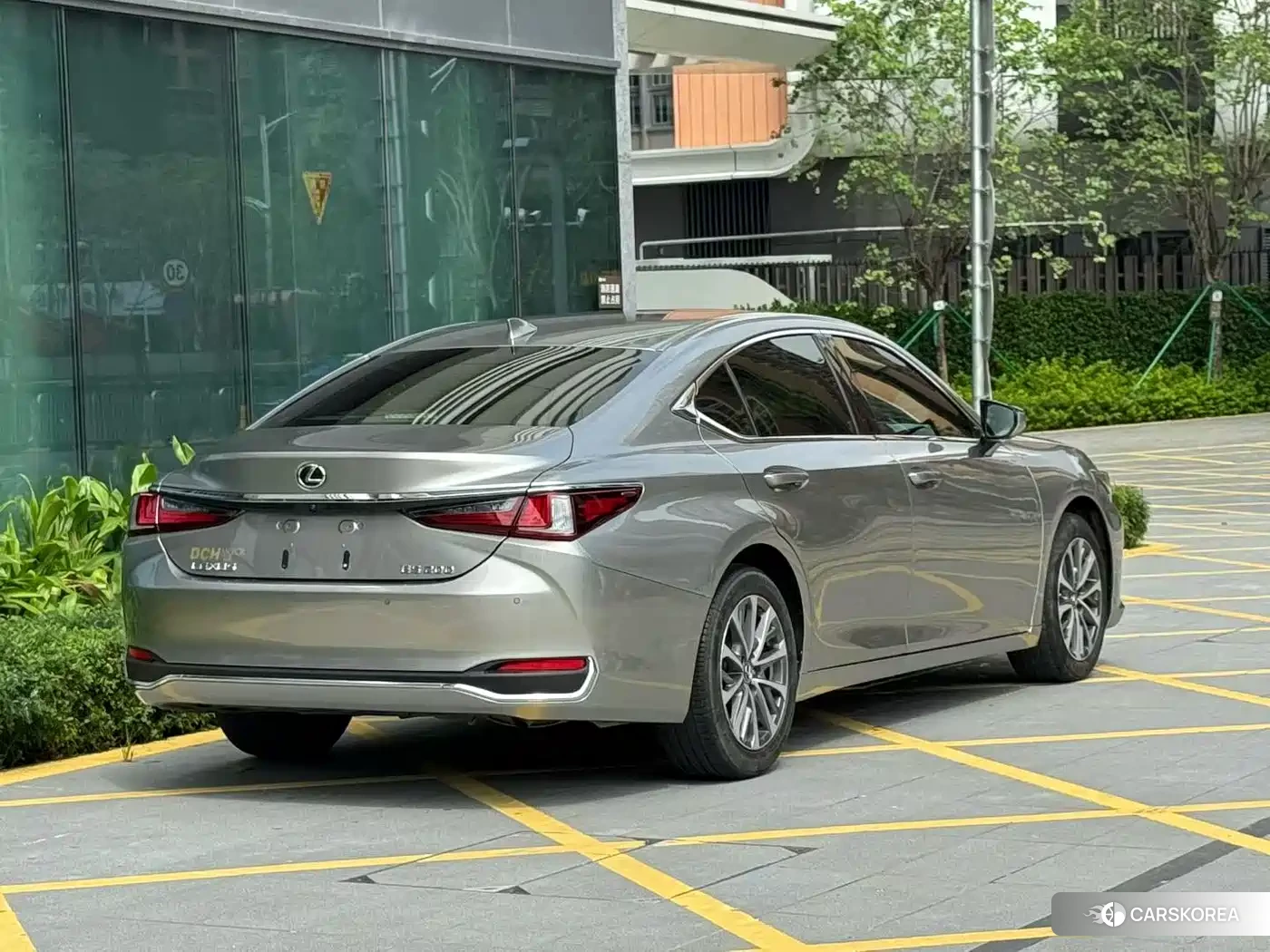 Lexus ES id 4606877 из Китая 9