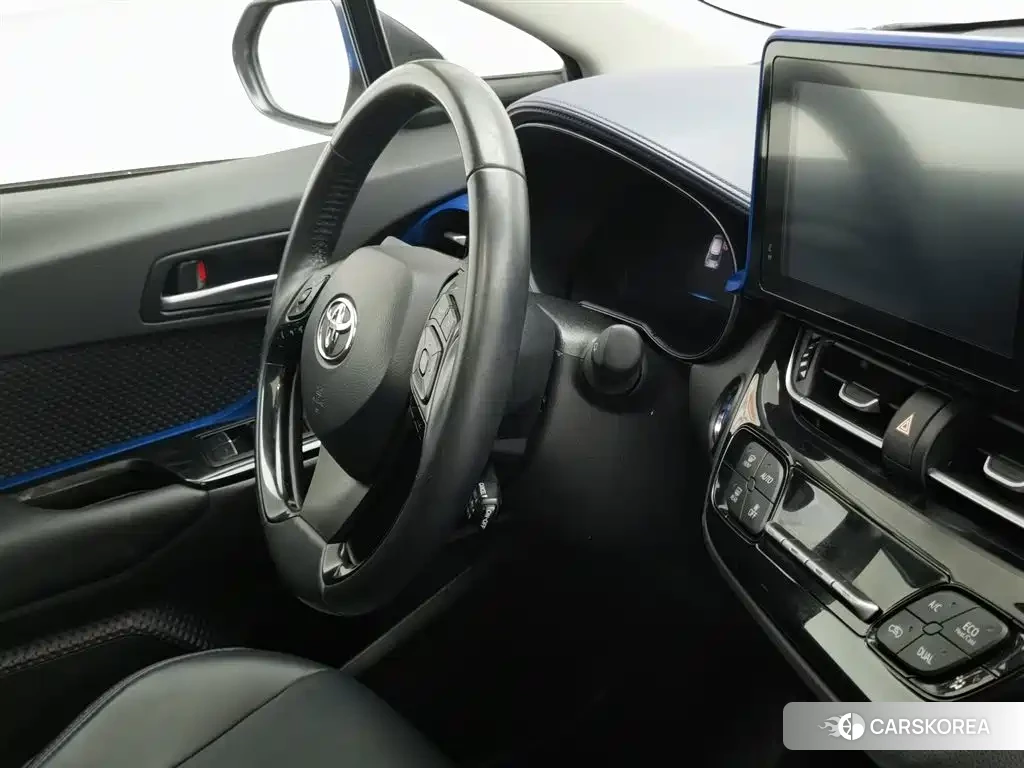Toyota C-HR id 4570348 из Китая 23