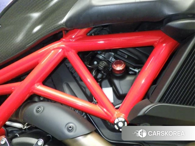 Ducati DIAVEL CARBON id 4205871 из Японии 23