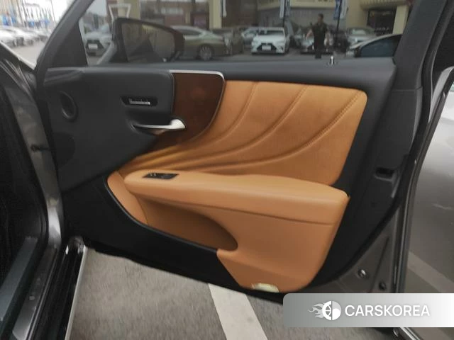 Lexus LS id 4261867 из Китая 28