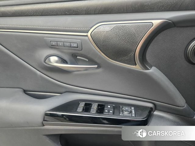 Lexus ES300h 7th generation id 4602607 из Кореи 19