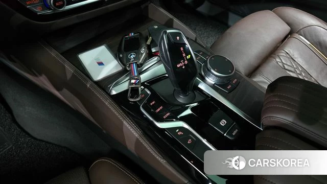 BMW 5 Series (G30) id 4872842 из Кореи 19