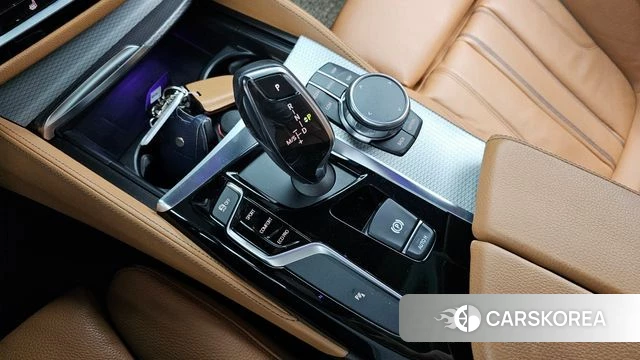 BMW 5 Series (G30) id 3829062 из Кореи 19