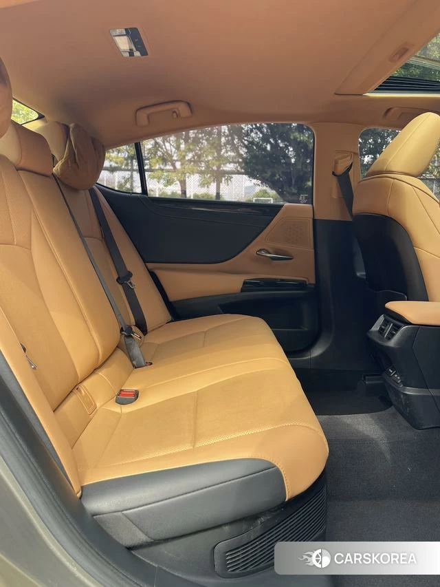 Lexus ES id 4298513 из Китая 11
