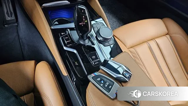 BMW 5 Series (G30) id 2998859 из Кореи 19