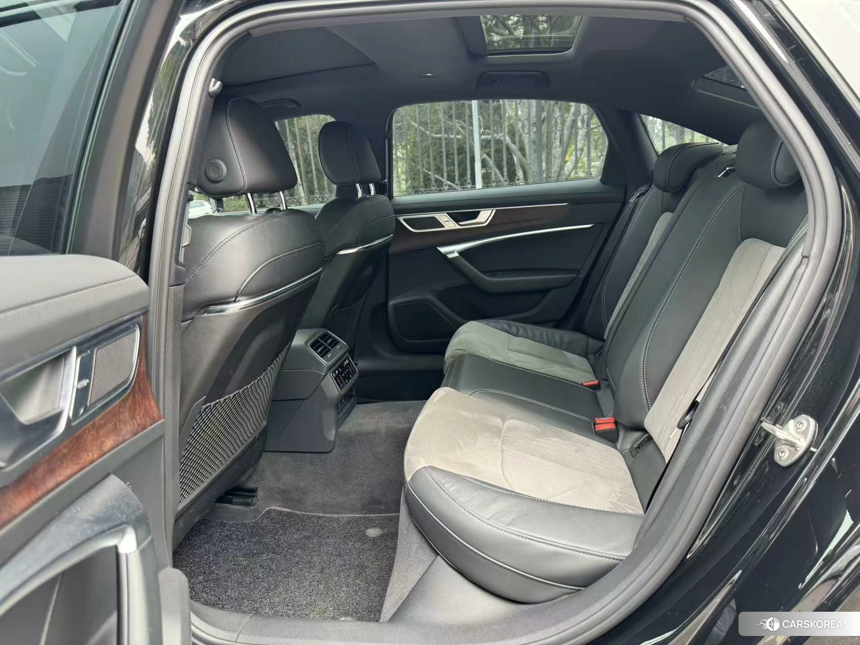 Audi A6L id 4426721 из Китая 9