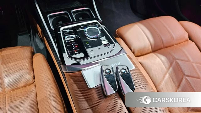 BMW 7 Series (G70) id 3792816 из Кореи 19