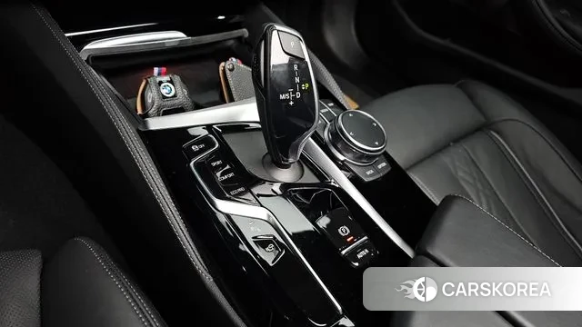 BMW 5 Series (G30) id 3289547 из Кореи 19