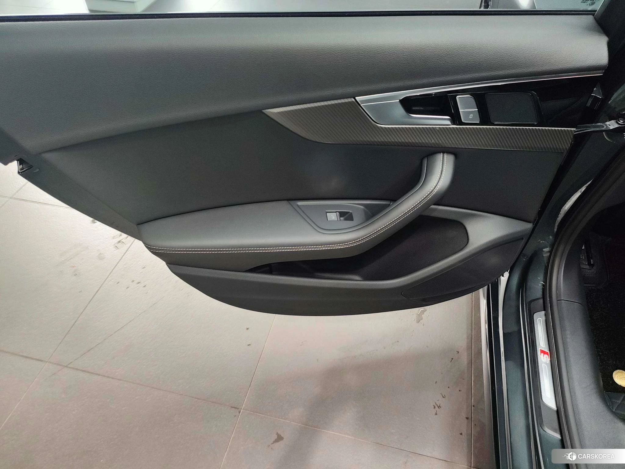 Audi A4L id 4455702 из Китая 25