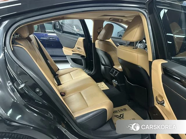Lexus ES id 4298255 из Китая 11