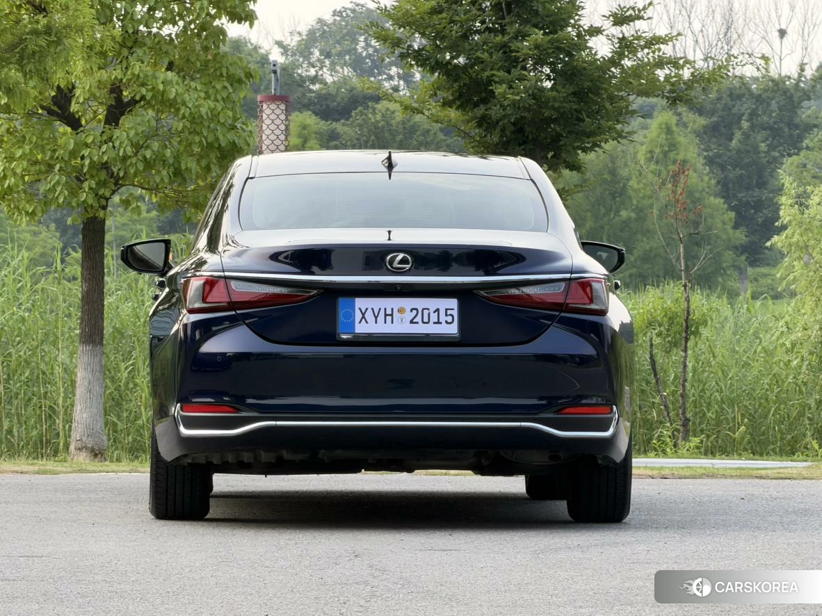 Lexus ES id 4512403 из Китая 19