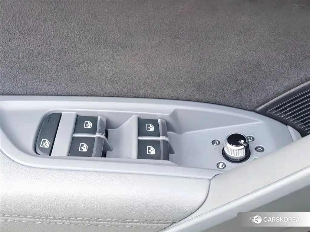 Audi Q5L id 4539080 из Китая 31