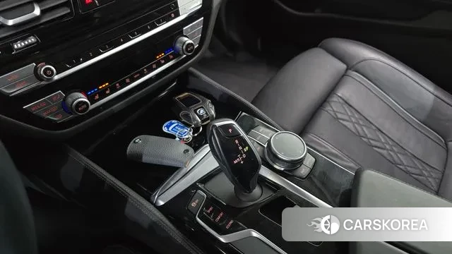 BMW 5 Series (G30) id 3698215 из Кореи 19