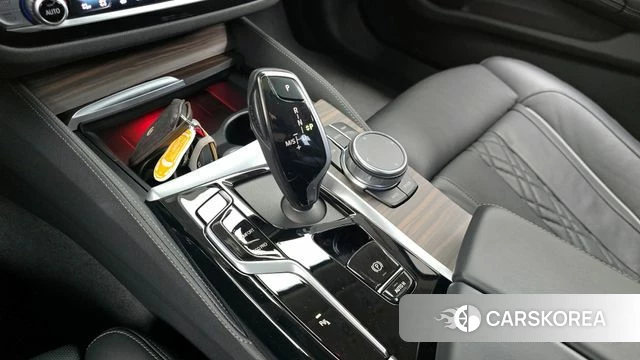 BMW 5 Series (G30) id 3842522 из Кореи 19