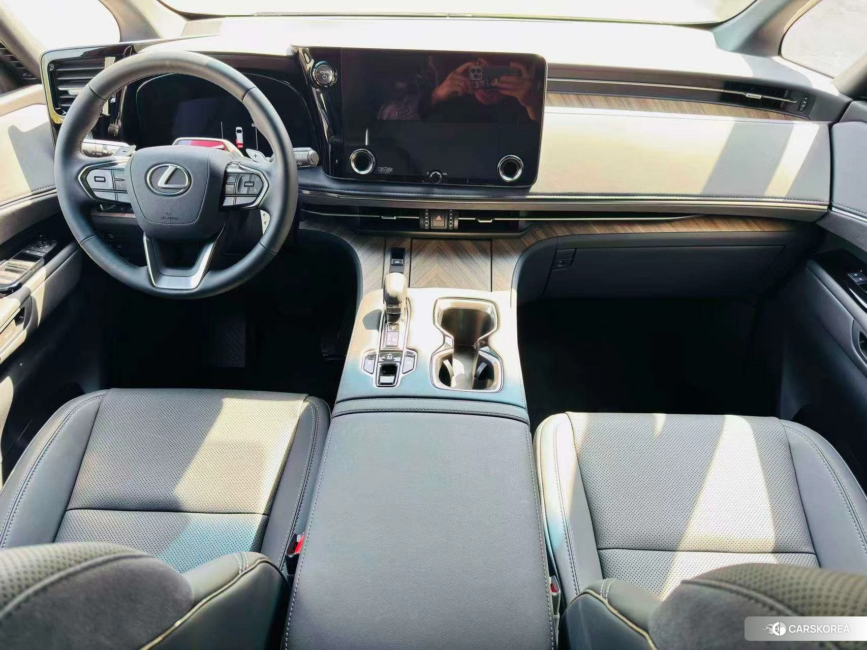 Lexus LM id 4455423 из Китая 9