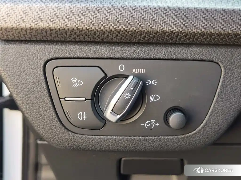 Audi Q5L id 4629461 из Китая 30