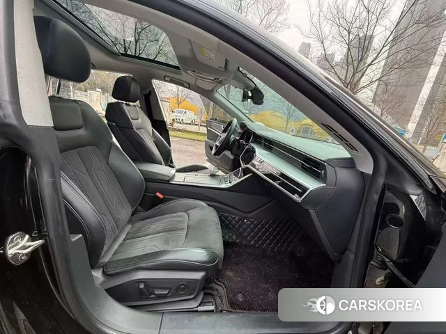 Audi A7L id 4256662 из Китая 9