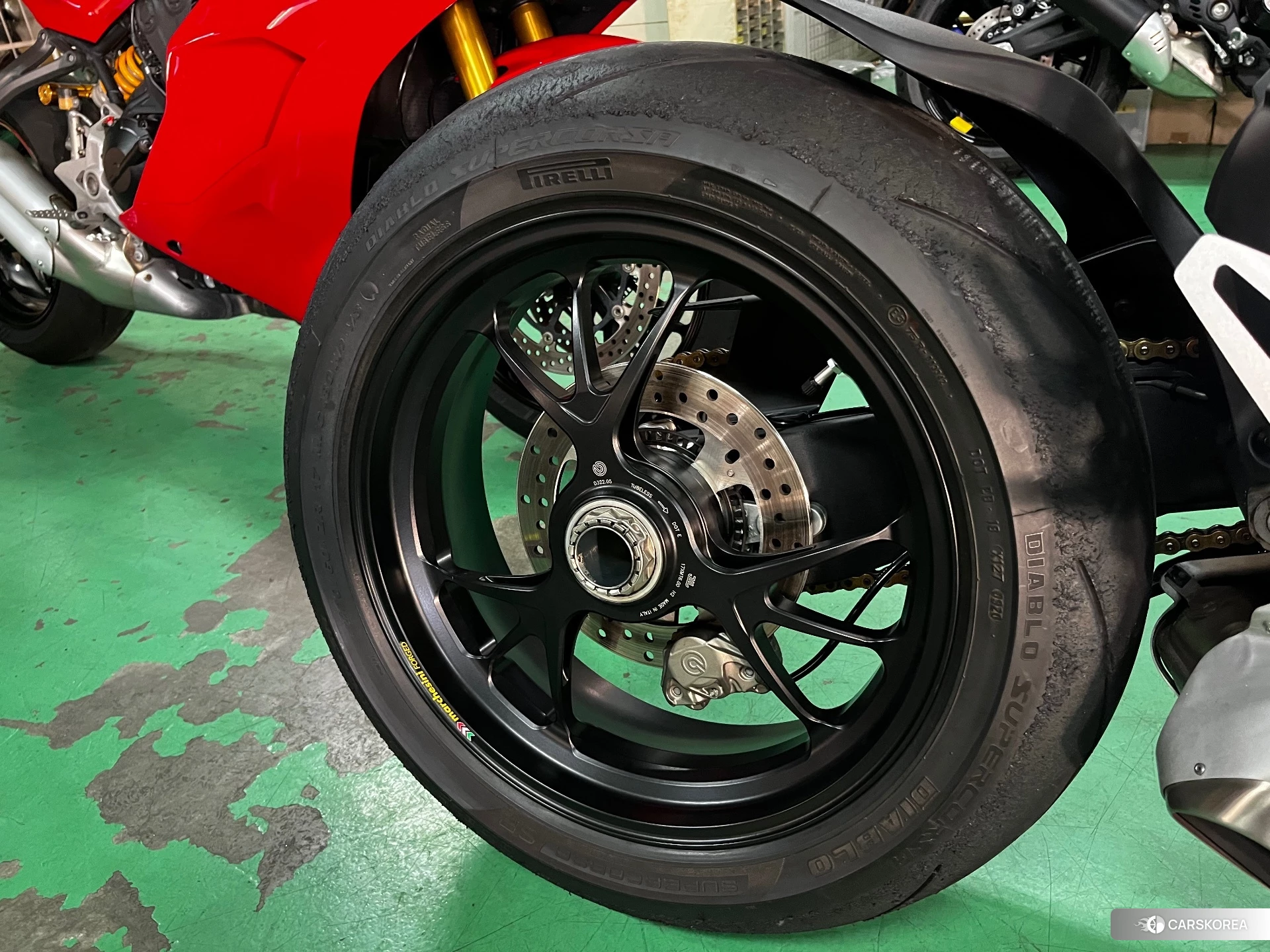 Ducati PANIGALE V4 S id 4191877 из Японии 9