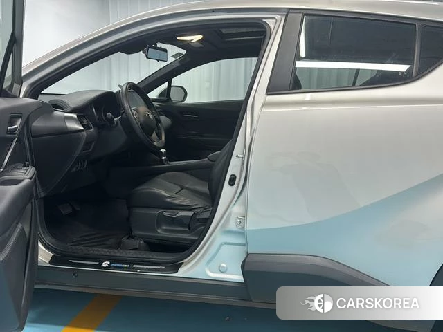 Toyota C-HR id 4221410 из Китая 19