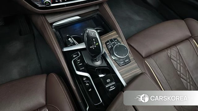 BMW 5 Series (G30) id 3843142 из Кореи 19