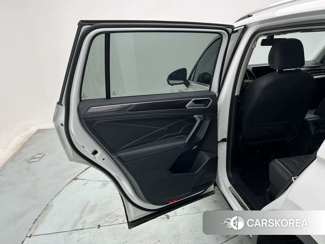 Volkswagen Tiguan L id 4392040 из Китая 27