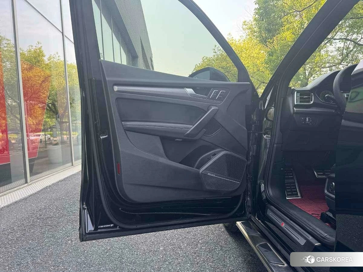 Audi Q5L id 4405735 из Китая 15