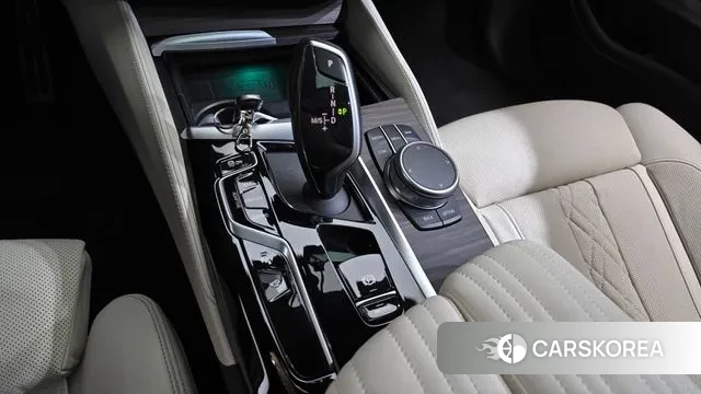 BMW 5 Series (G30) id 3479212 из Кореи 19