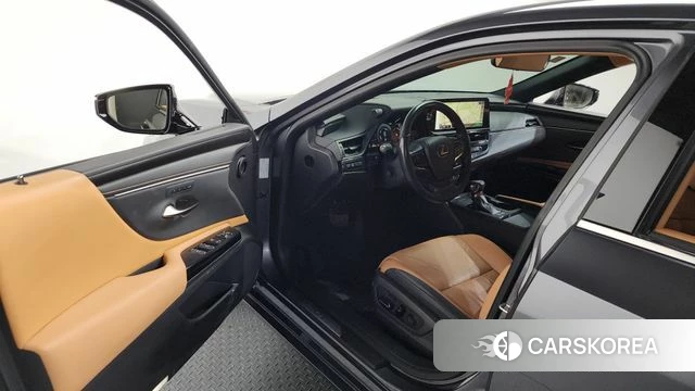 Lexus ES300h 7th generation id 4201485 из Кореи 35