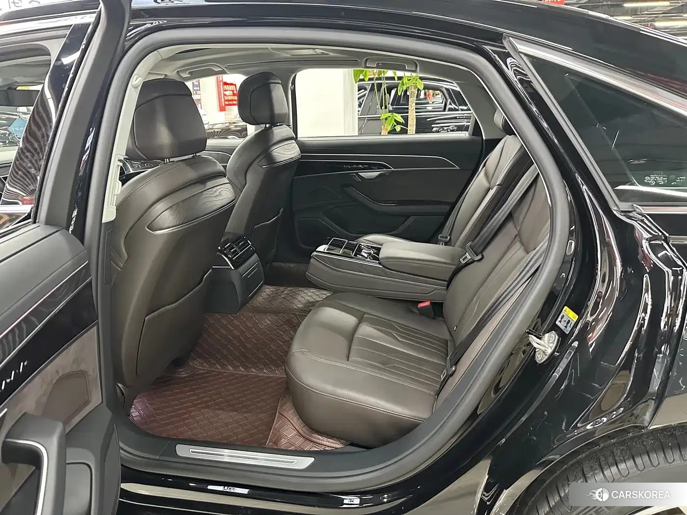 Audi A8 id 4589386 из Китая 18