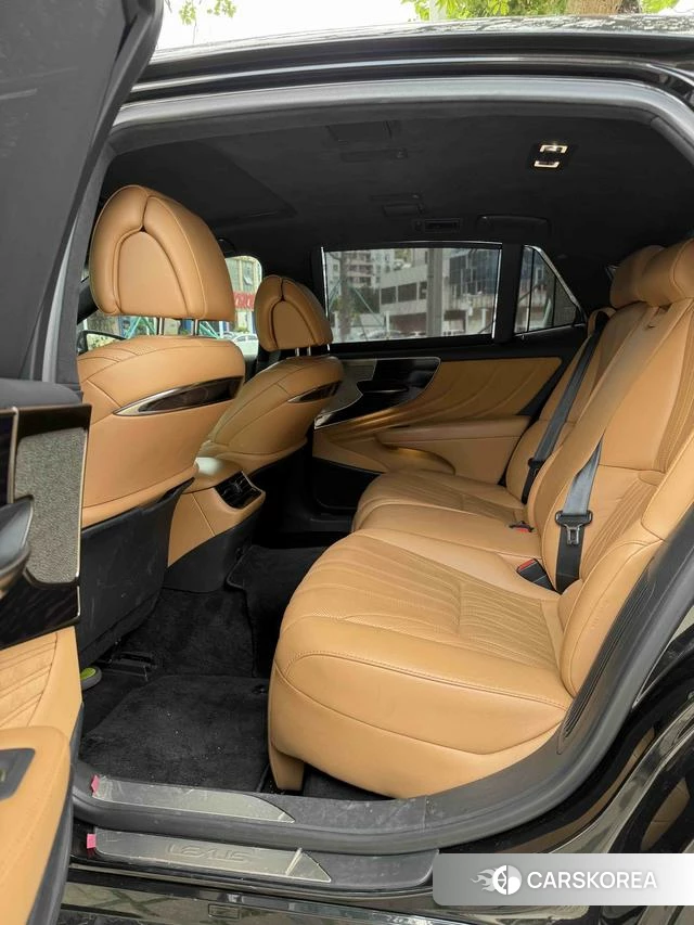 Lexus LS id 4333910 из Китая 17
