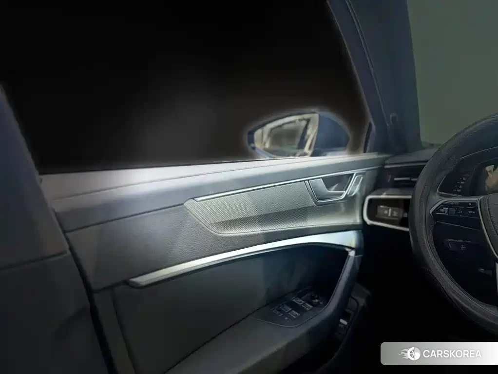 Audi A6L id 4576591 из Китая 16