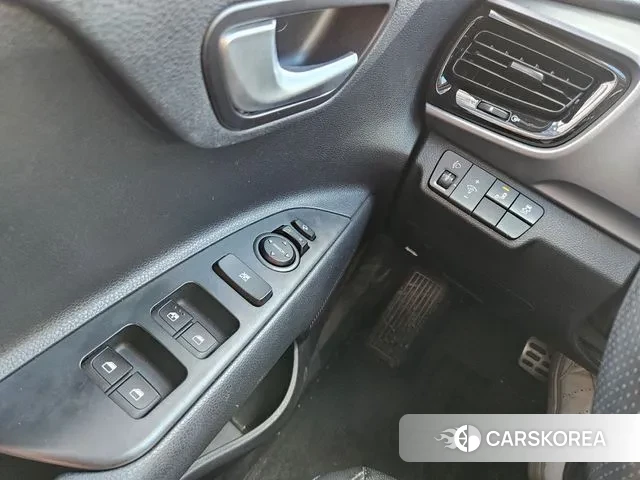 Kia Stonic id 3261717 из Кореи 9