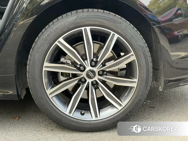 Audi A6L id 4272639 из Китая 12