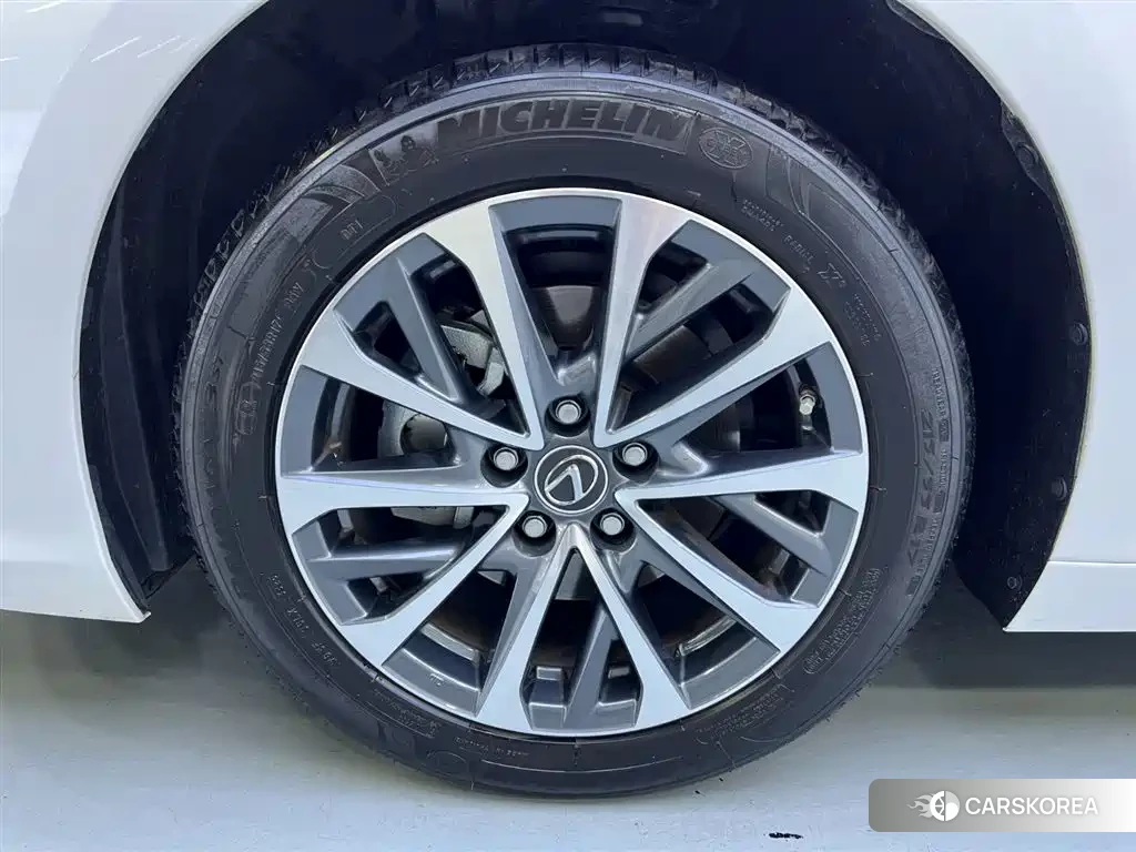 Lexus ES id 4547192 из Китая 26
