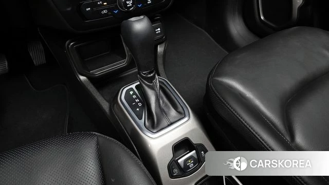 Jeep Renegade id 4178429 из Кореи 19