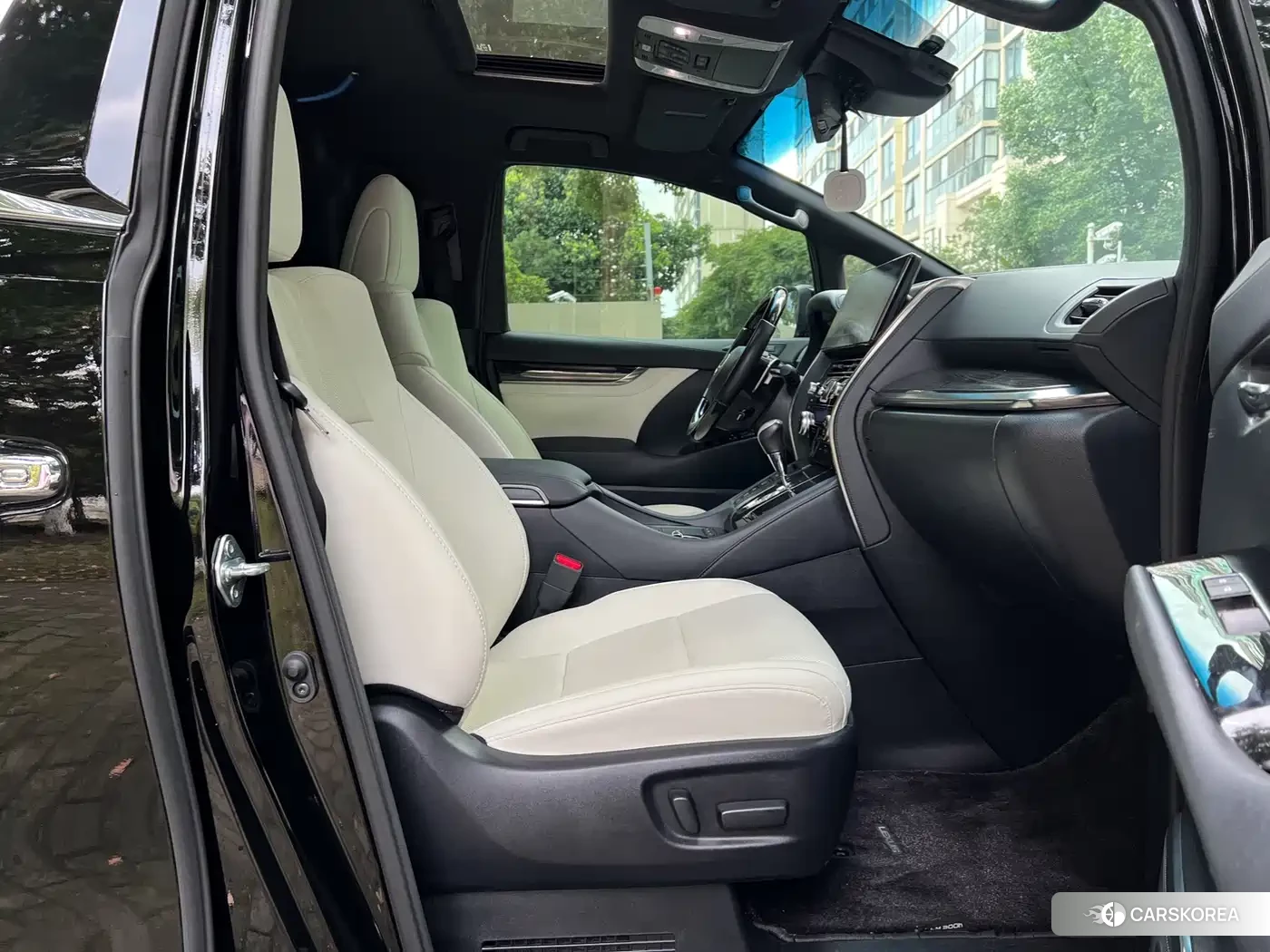 Lexus LM id 4589089 из Китая 24