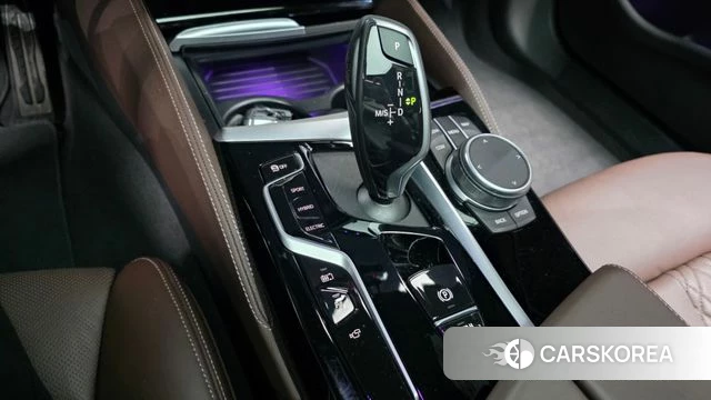 BMW 5 Series (G30) id 3859771 из Кореи 19