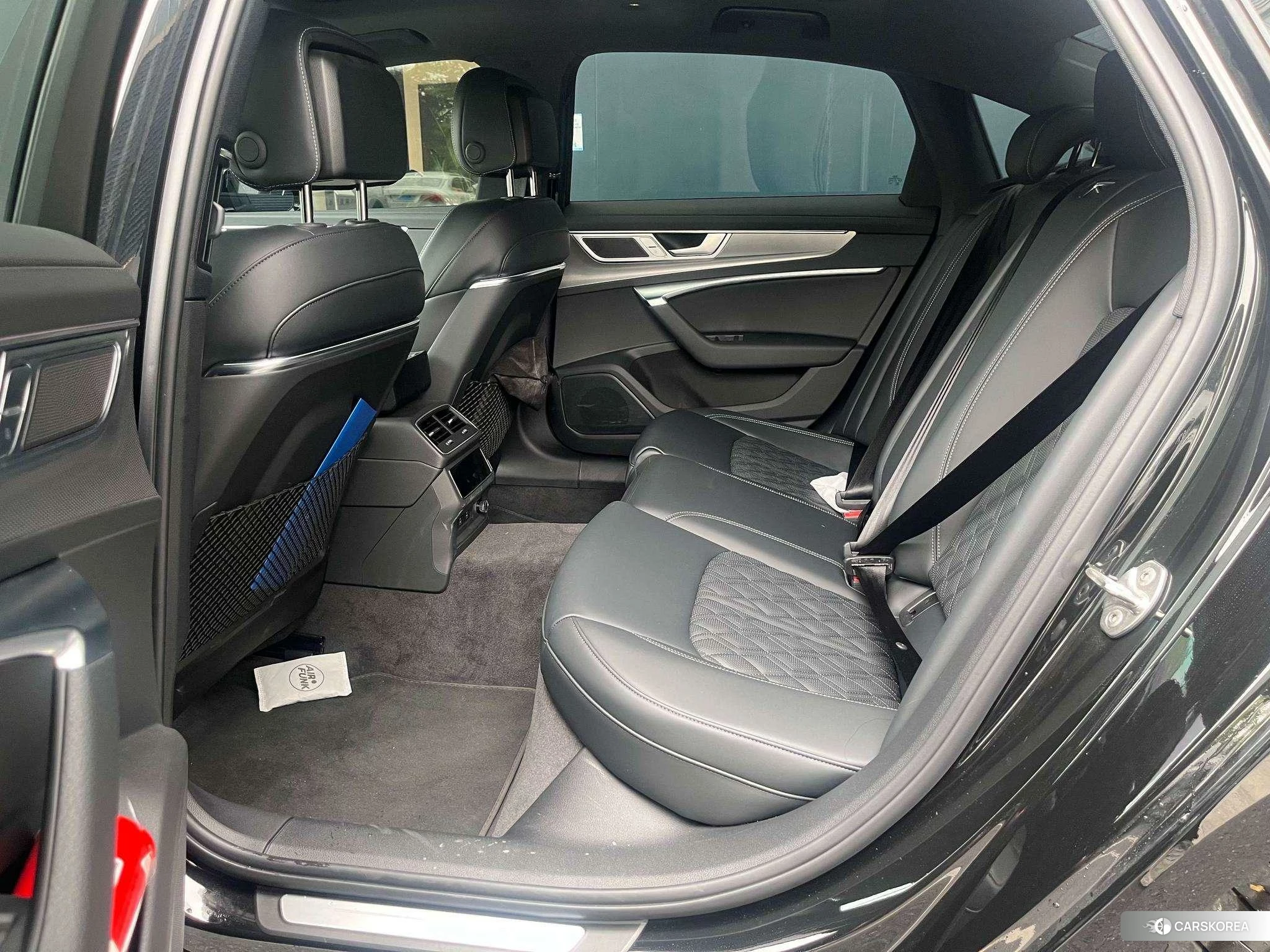 Audi A6L id 4413606 из Китая 14