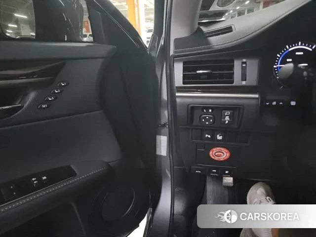 Lexus New ES300h id 3096056 из Кореи 9