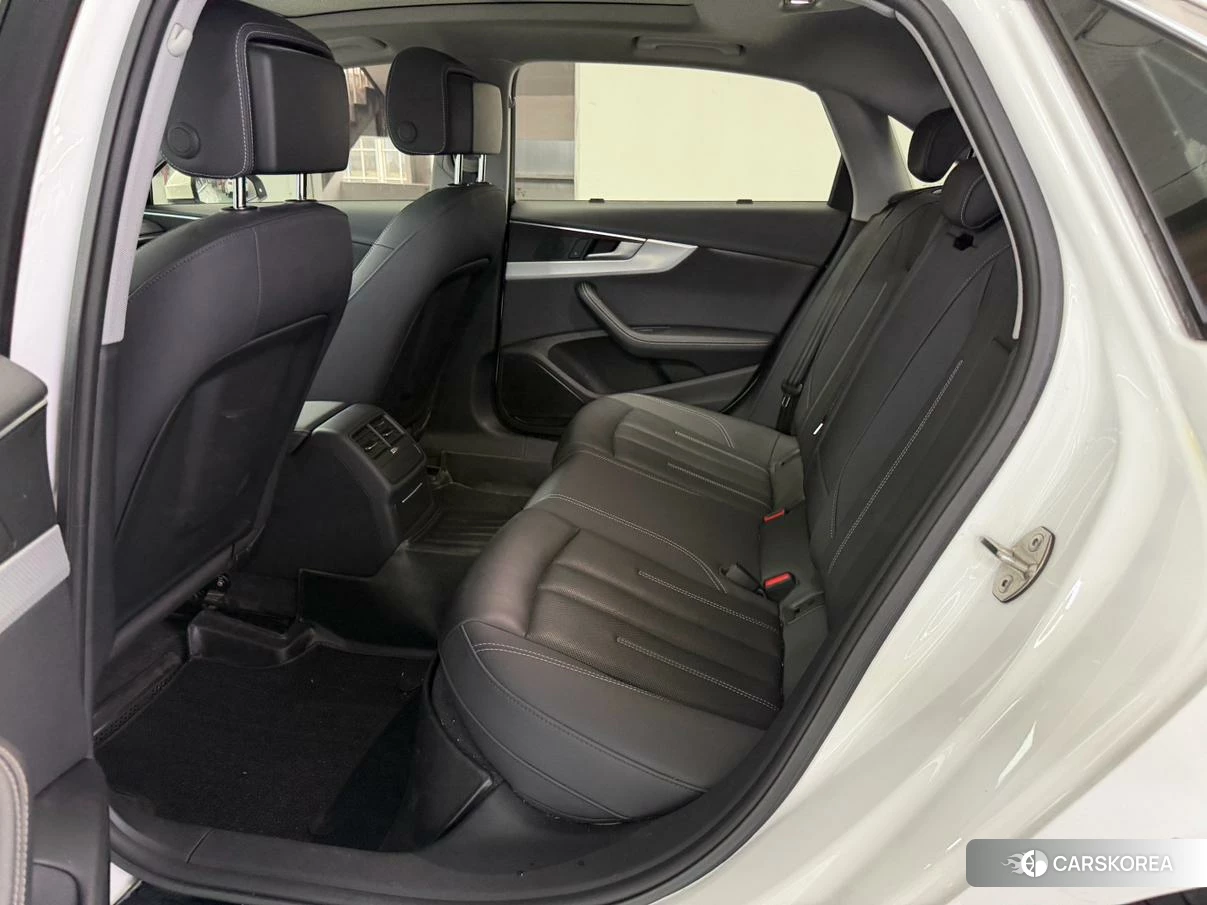 Audi A4L id 4453870 из Китая 11