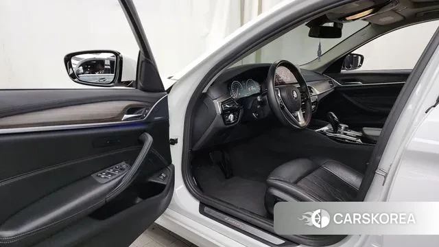 BMW 5 Series (G30) id 3573818 из Кореи 19