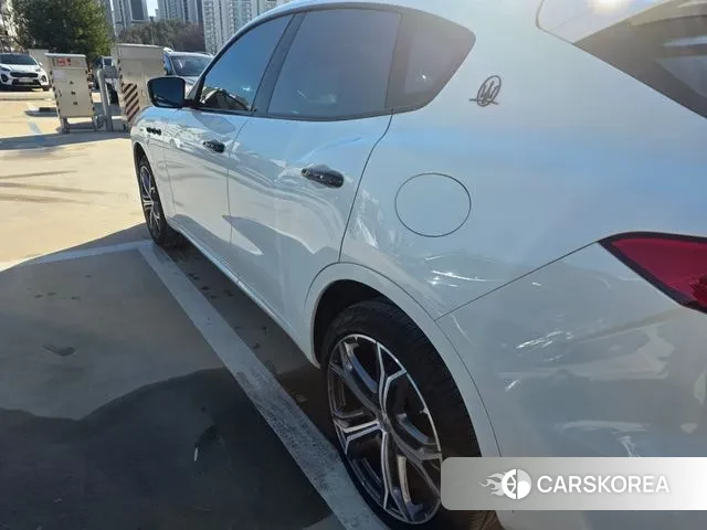 Maserati Levante id 3530819 из Кореи 17
