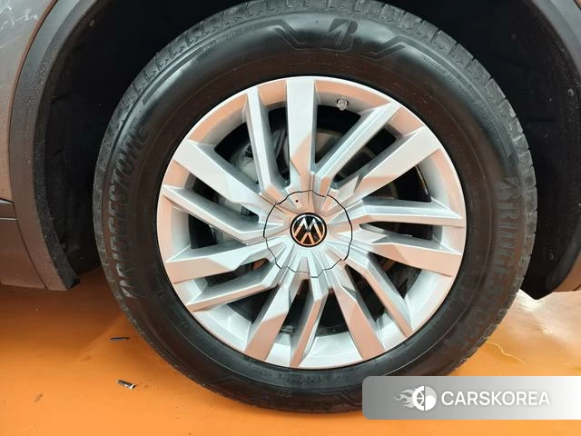 Volkswagen Touareg id 4190422 из Китая 20