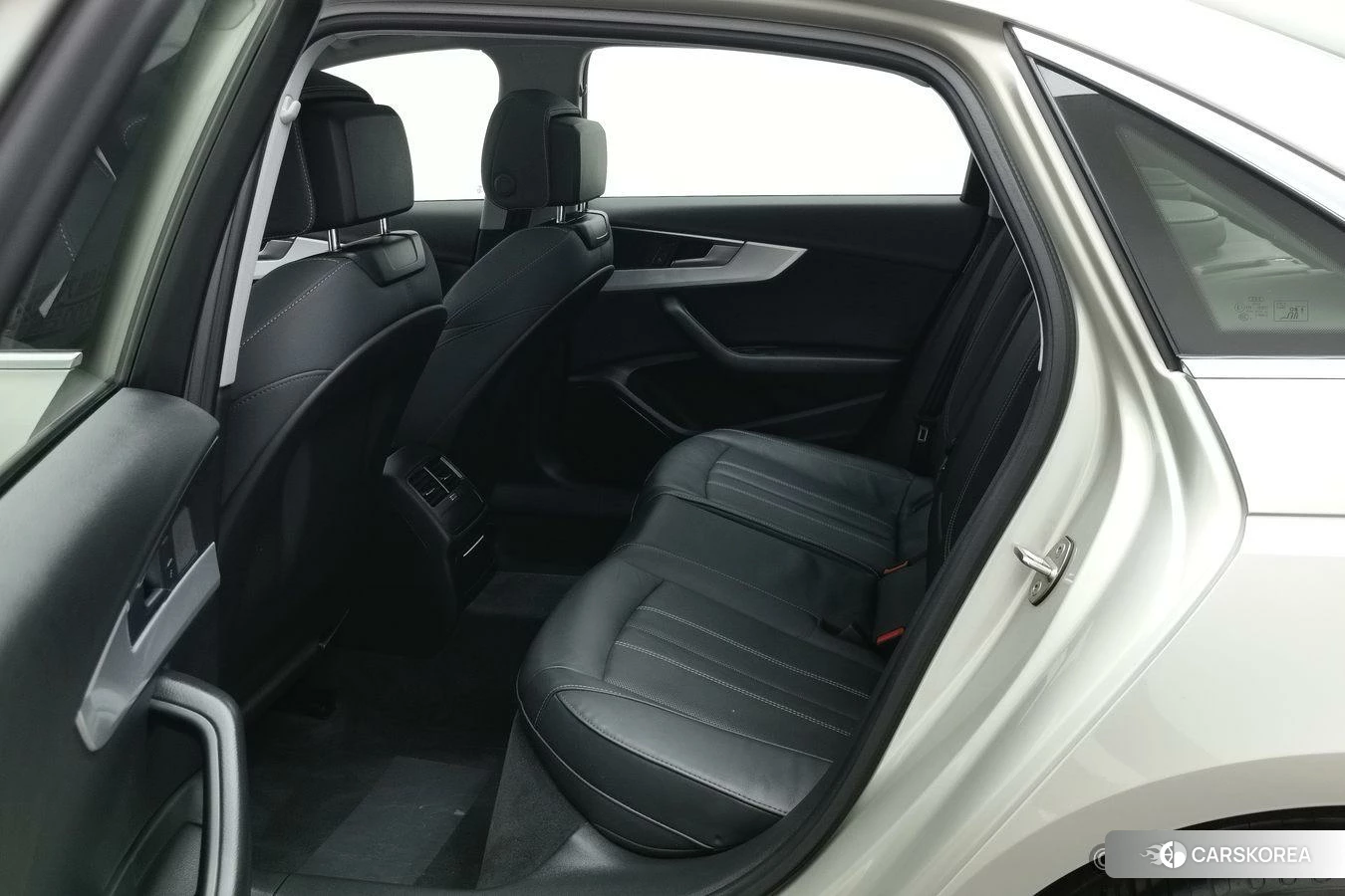 Audi A4L id 4405774 из Китая 23