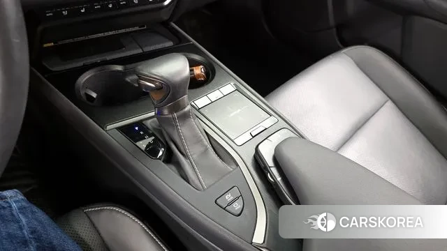 Lexus UX250h id 3055378 из Кореи 19