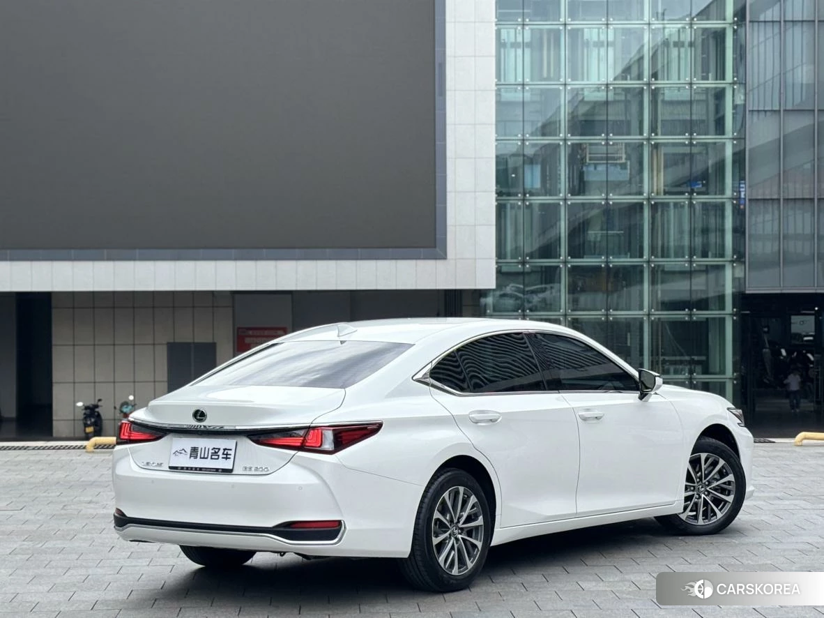 Lexus ES id 4510540 из Китая 14