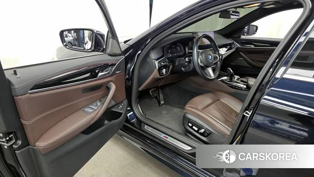 BMW 5 Series (G30) id 3865576 из Кореи 19