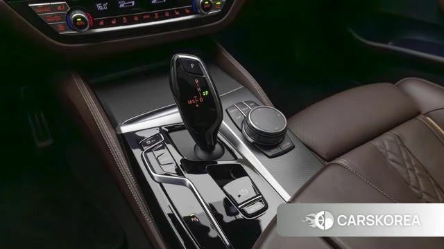 BMW 5 Series (G30) id 3859299 из Кореи 19